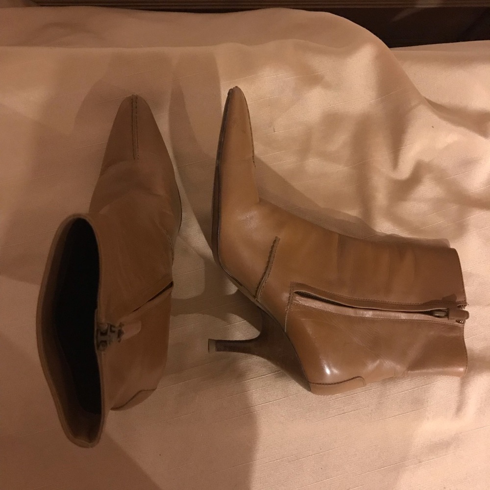 SOLD ON TRADESY!! Vintage Tod’s tan leather boots, size 8.5. - Picture 3 of 7